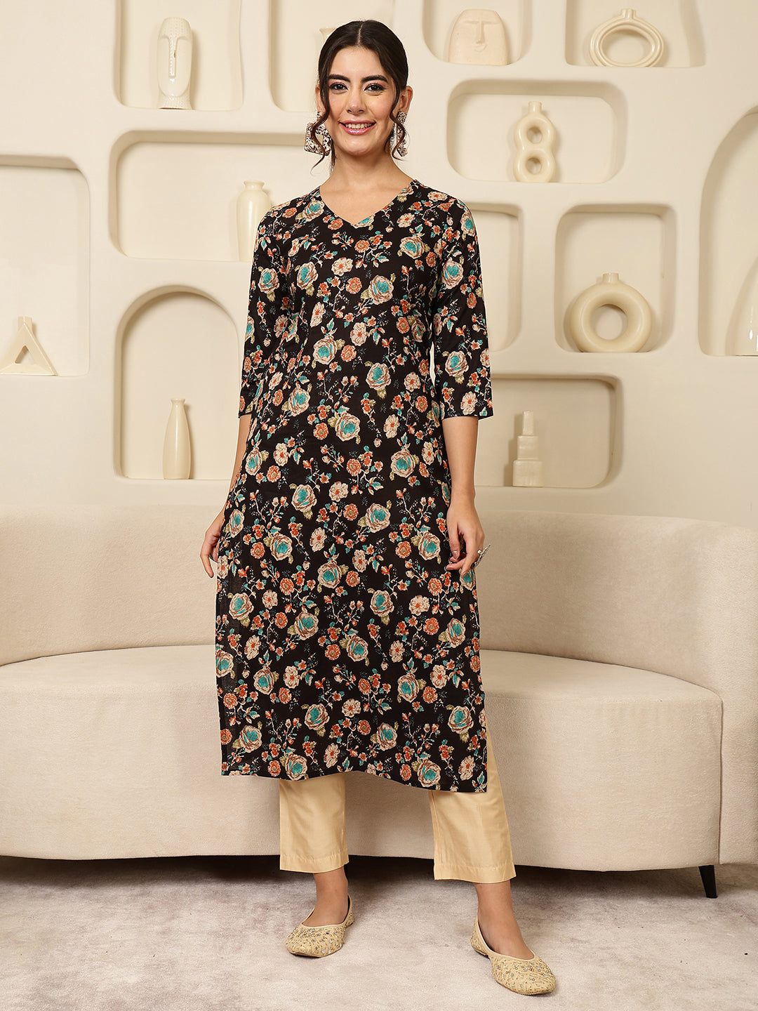 Cotton Calf Length Printed Straight 3/4 Sleeves V-Neck Kurta - Image 2