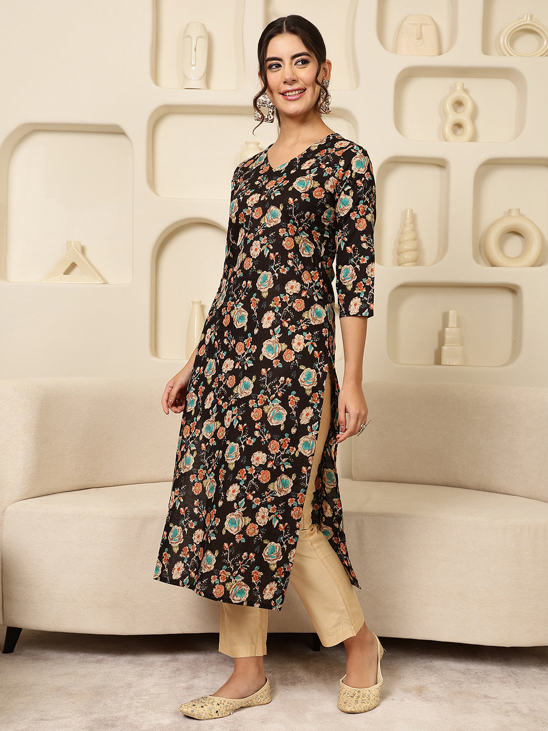 Cotton Calf Length Printed Straight 3/4 Sleeves V-Neck Kurta - Image 3
