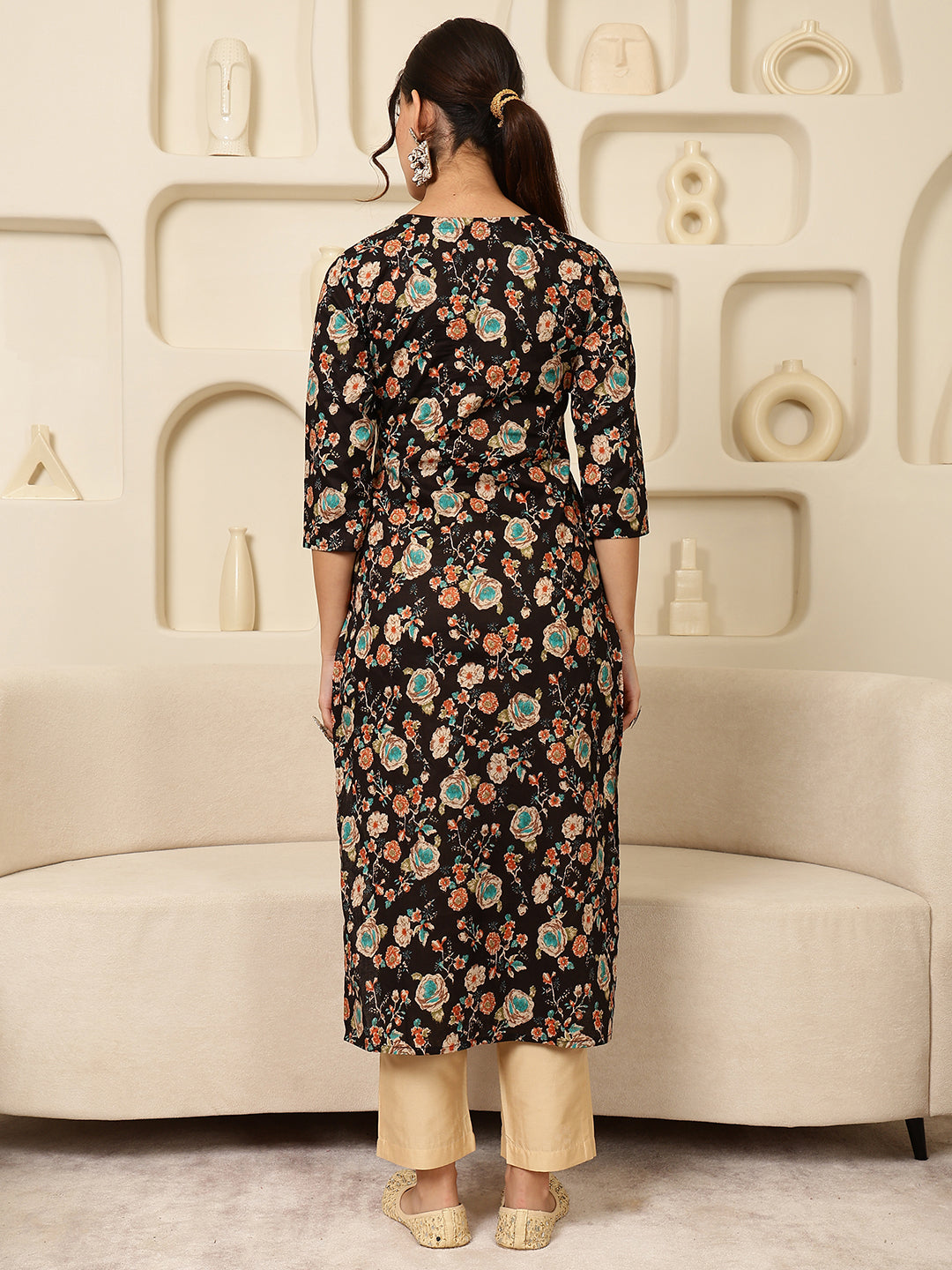 Cotton Calf Length Printed Straight 3/4 Sleeves V-Neck Kurta - Image 5