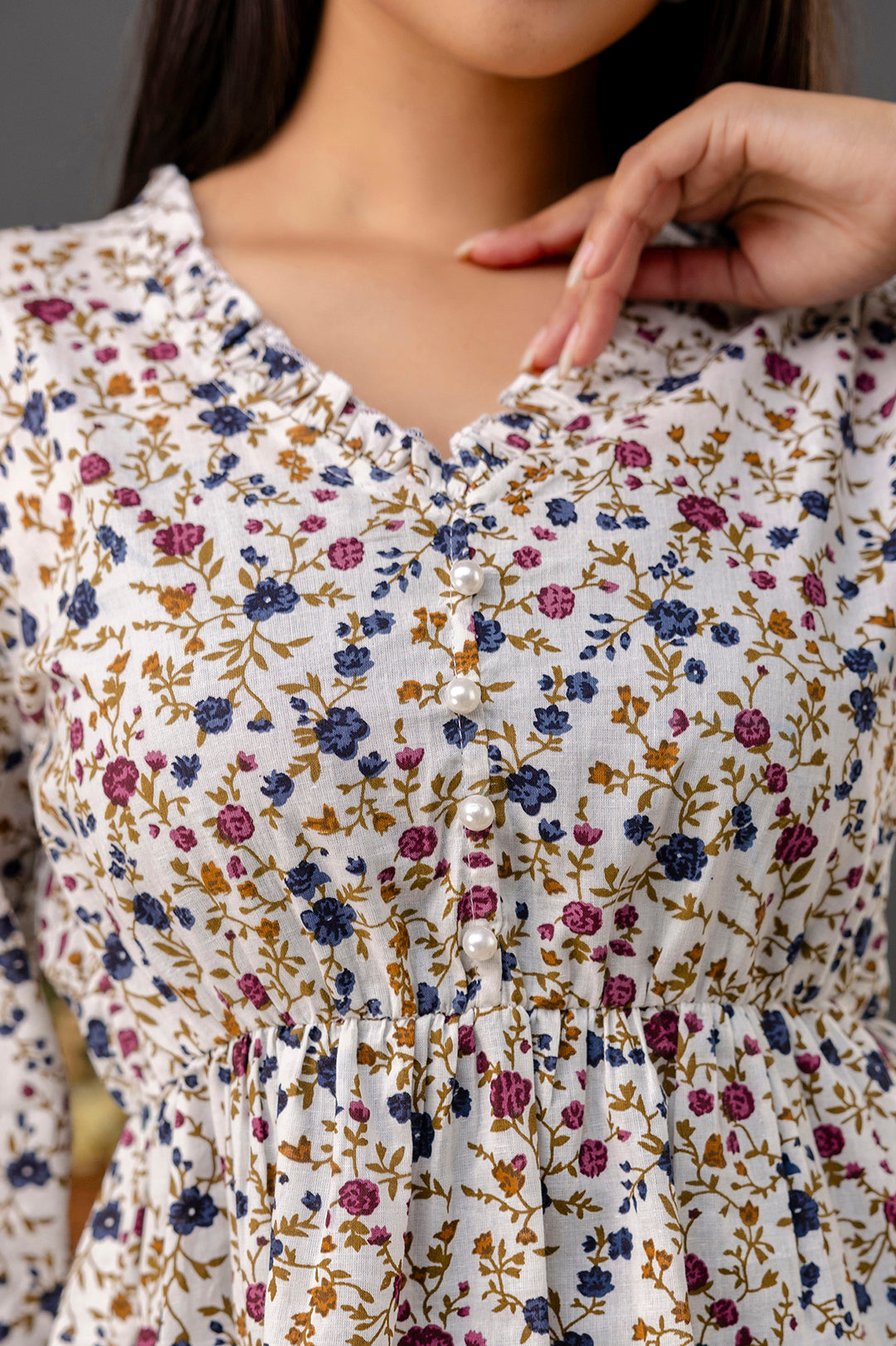 Off White Printed V-Neck Peplum Tunic - Image 3