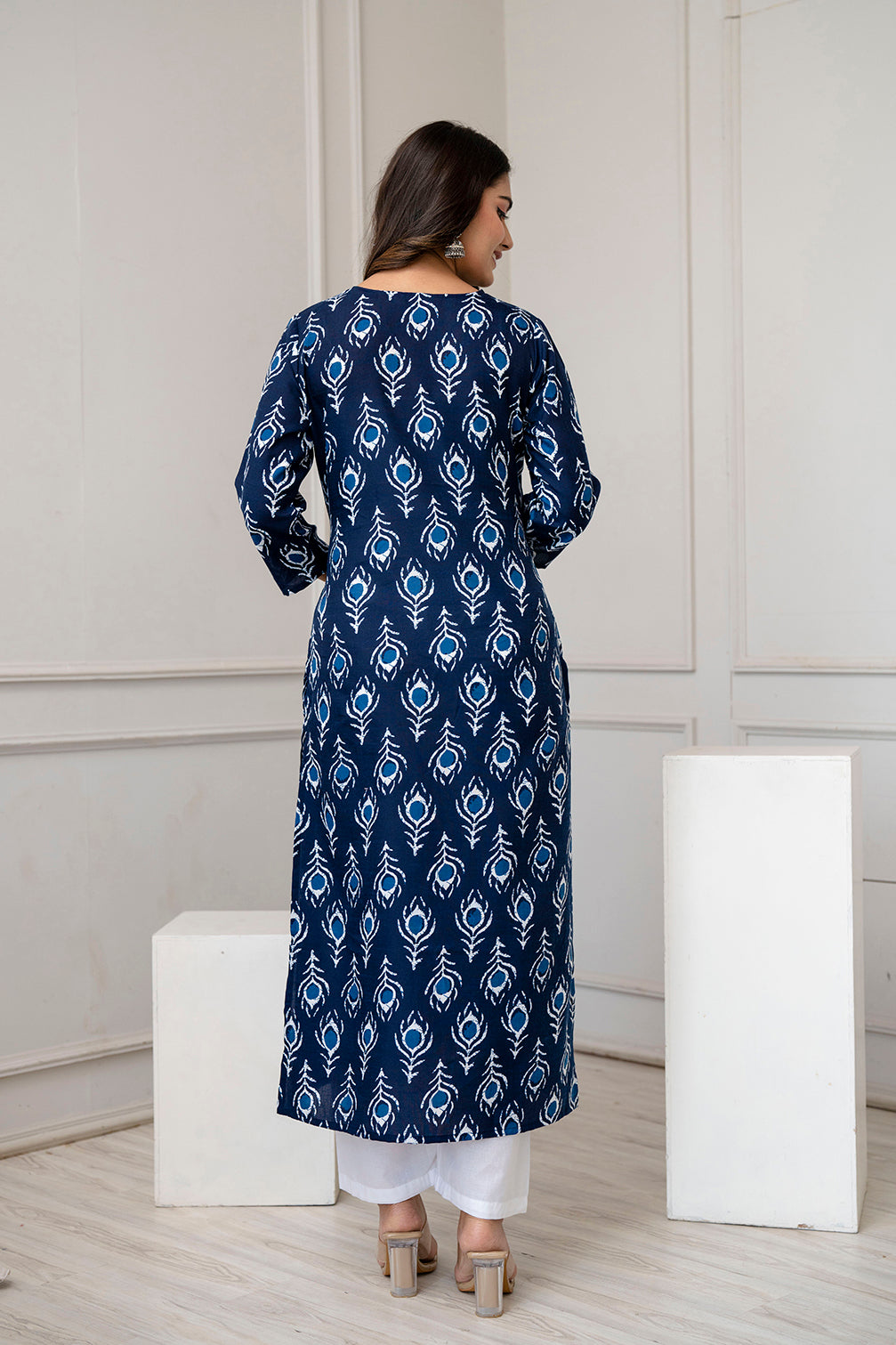 Navy Blue Printed Straight Kurta With Three Quarter Sleeves - Image 4