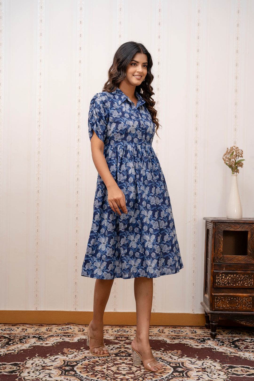 Navy Blue Printed midi Dress with Short Sleeves - Image 3