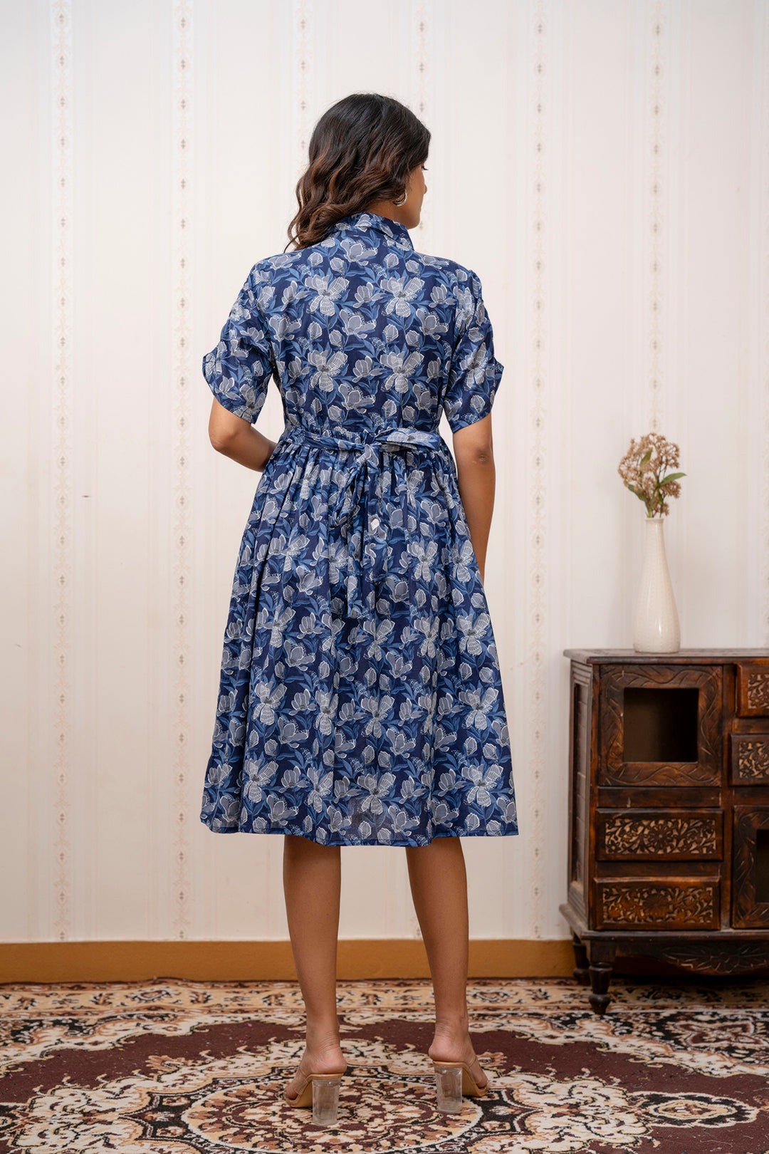 Navy Blue Printed midi Dress with Short Sleeves - Image 5