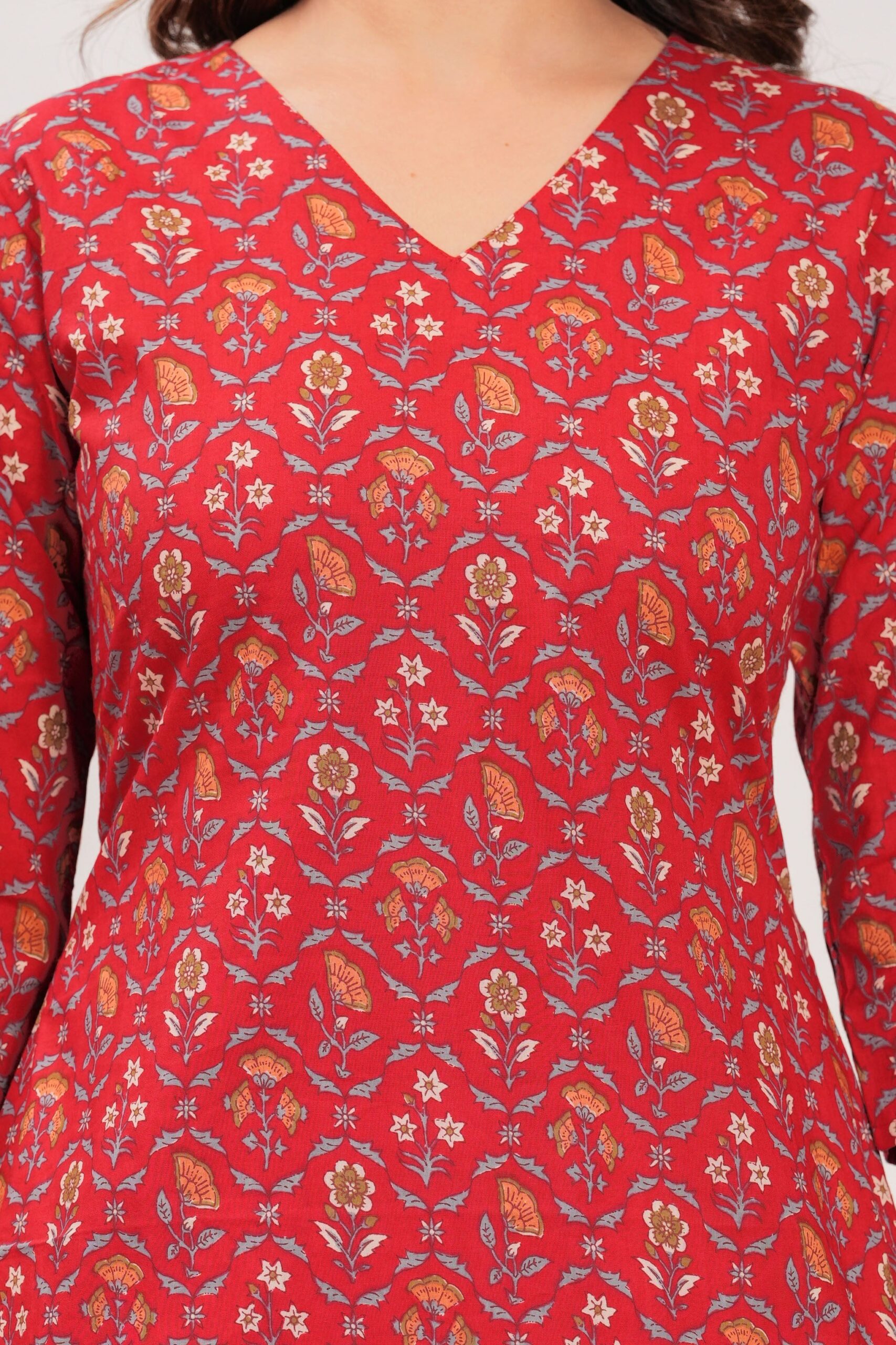 Red Printed Straight Kurta with Three Quarter Sleeves - Image 2