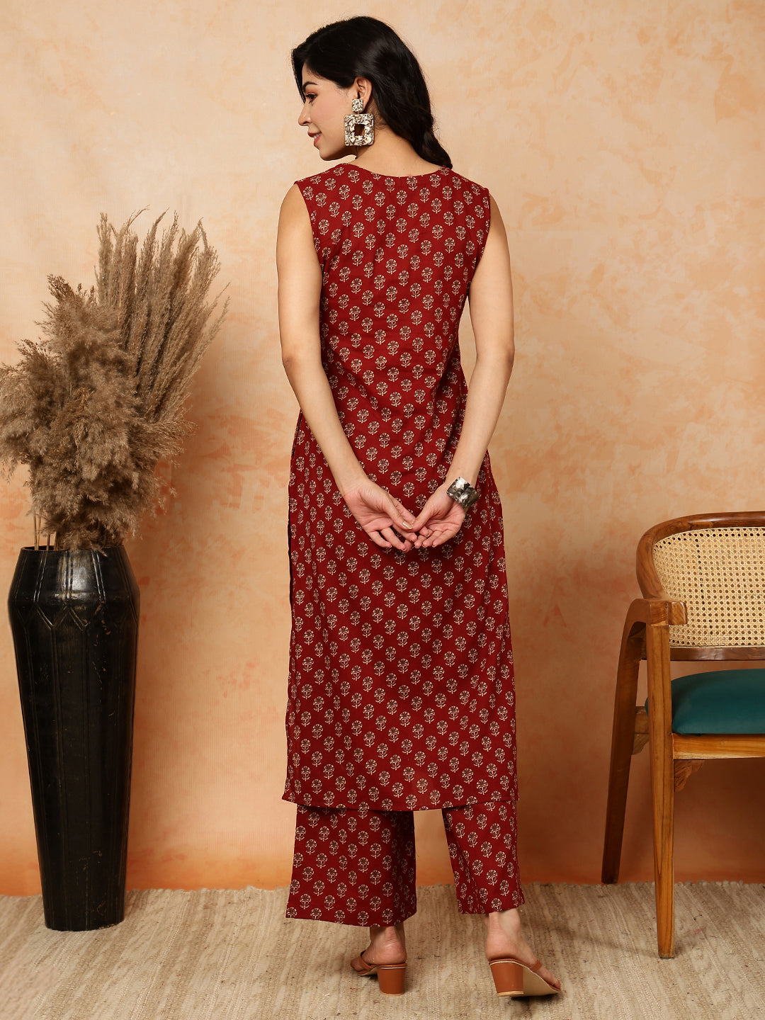 Cotton Calf Length Printed Straight Sleeveless Round Kurta Bottom Set - Image 5