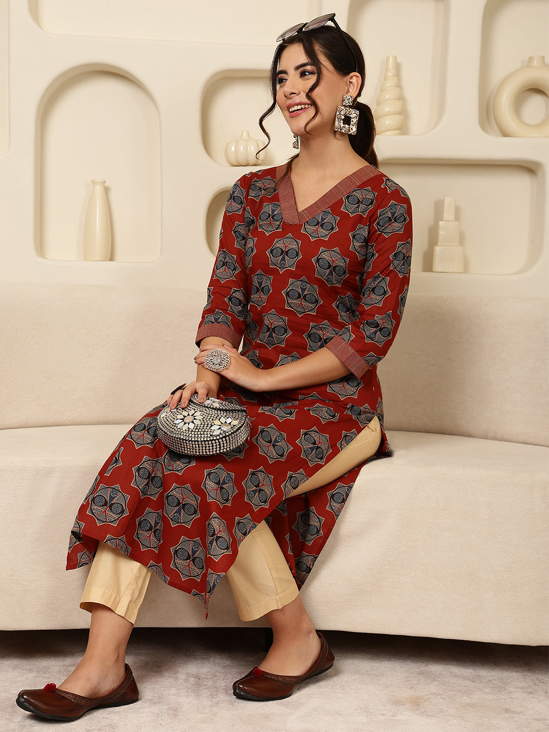 Cotton Calf Length Printed Straight 3/4 Sleeves V-Neck Kurta - Image 3