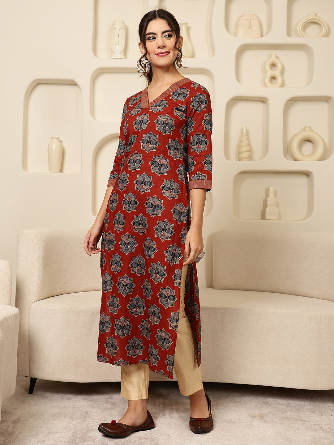 Cotton Calf Length Printed Straight 3/4 Sleeves V-Neck Kurta - Image 4