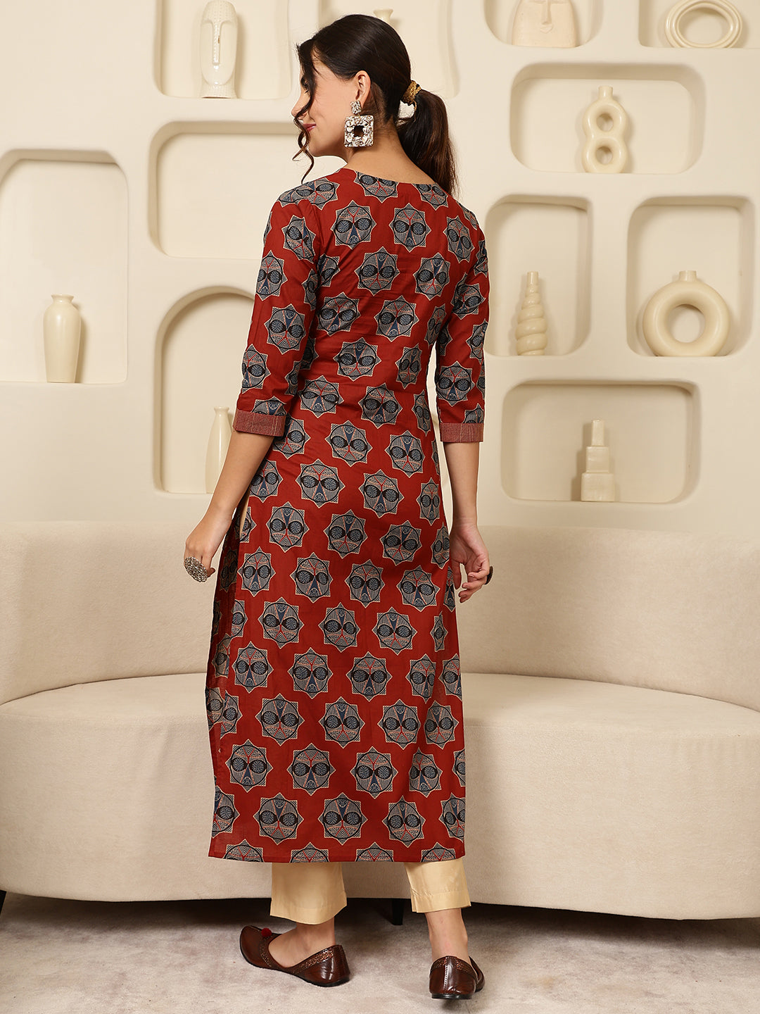 Cotton Calf Length Printed Straight 3/4 Sleeves V-Neck Kurta - Image 2