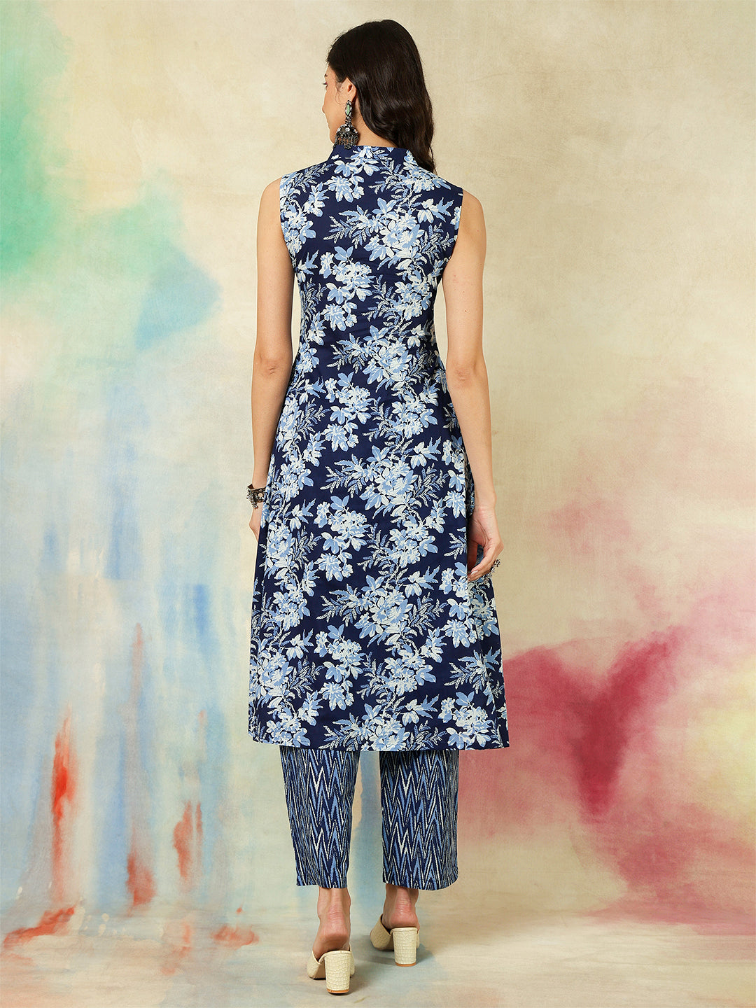 Cotton Calf Length Printed Straight Sleeveless Round Neck Kurta With Palazzos - Image 2