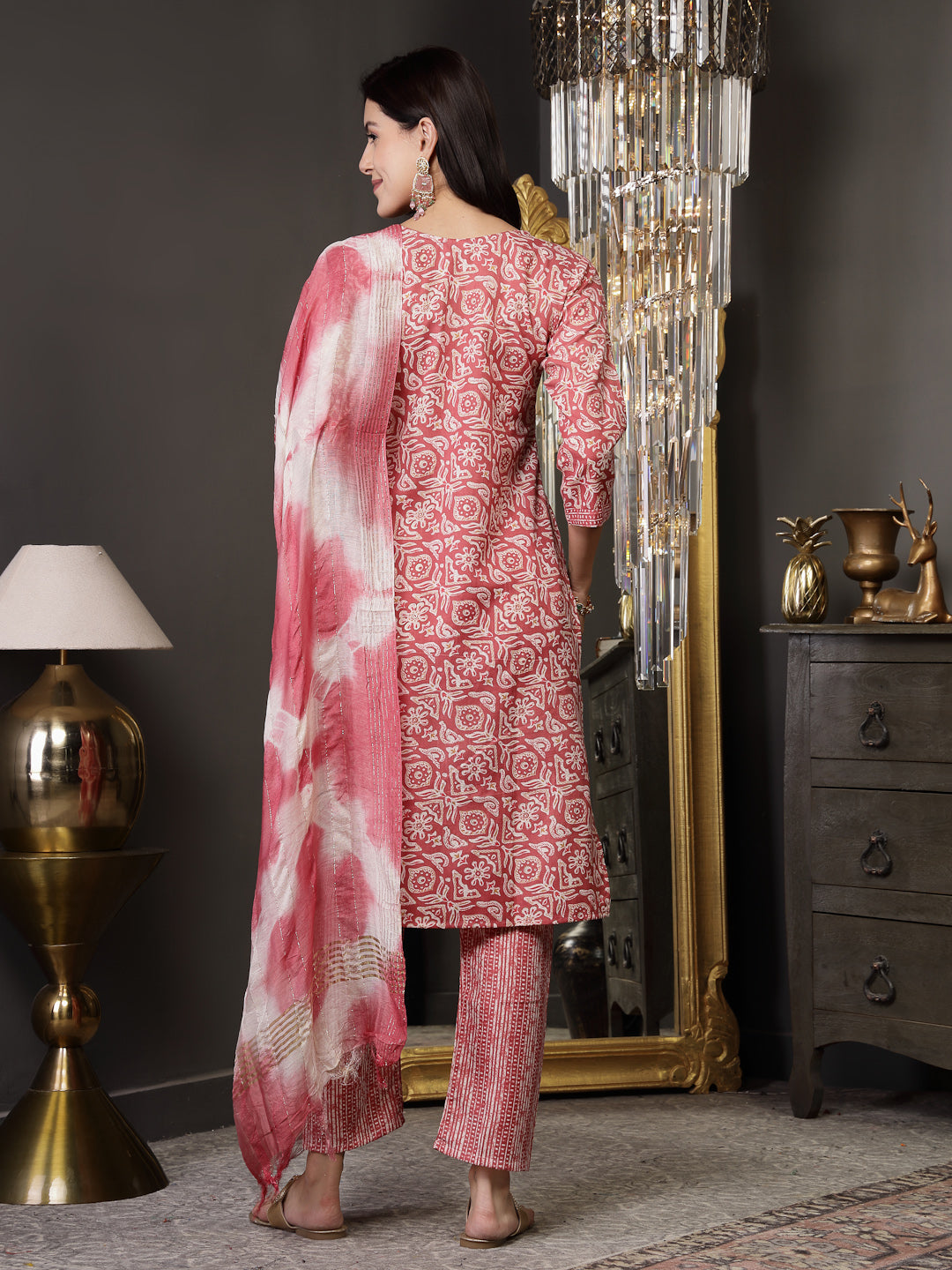 Pink Ethnic Printed Cotton Blend Straight Kurta Pant Dupatta Set - Image 2