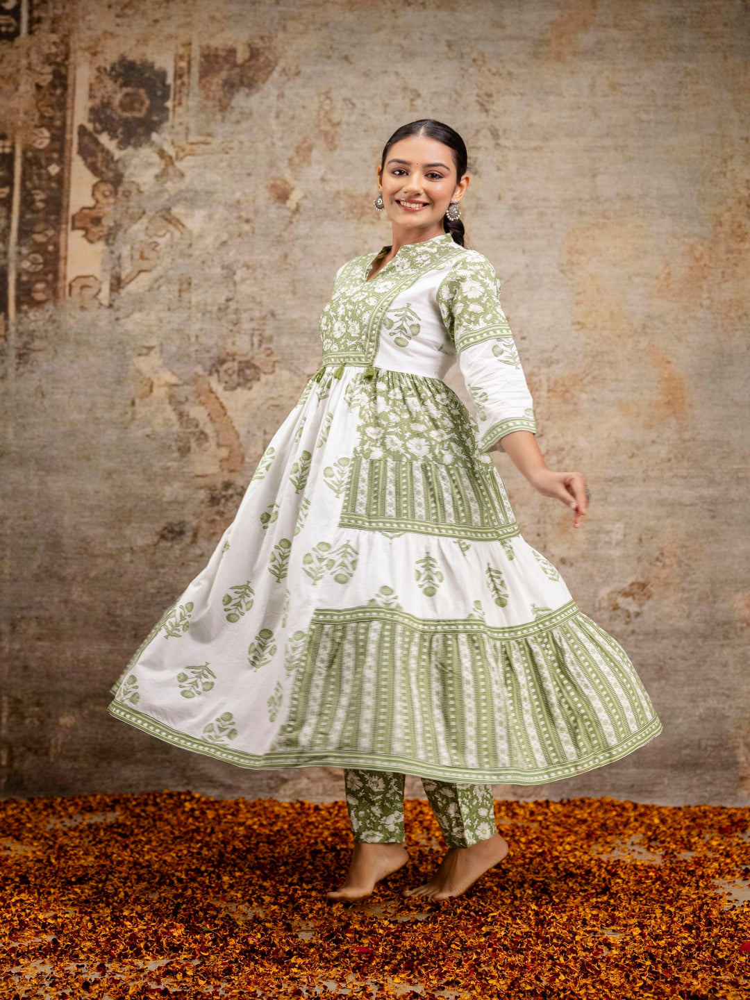 Green Printed Round Neck Calf Length Cotton Kurta & Pant With Dupatta - Image 2