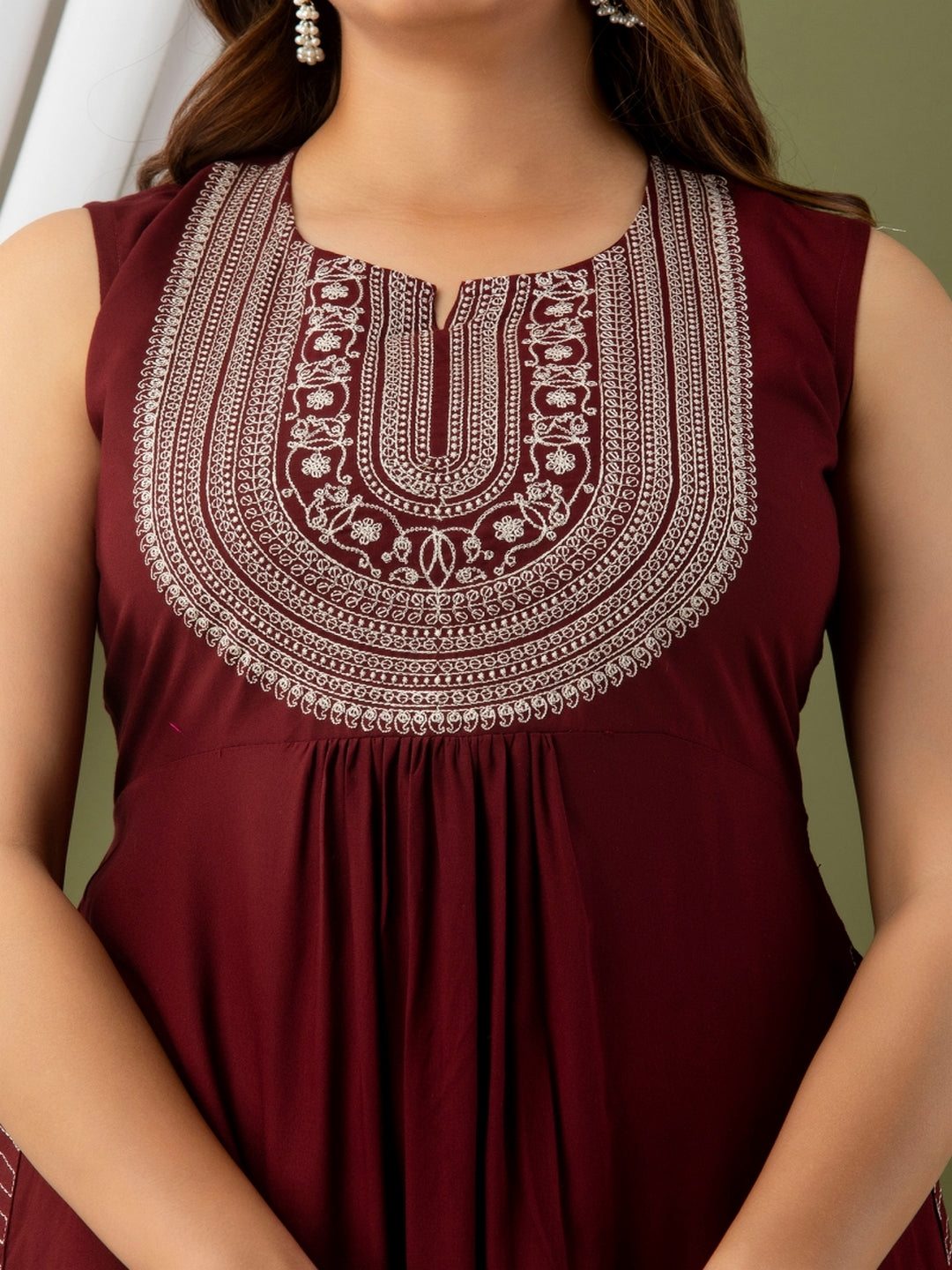 Rayon Calf Length Embroidered Straight Sleeveless Round Neck Kurta - Image 7