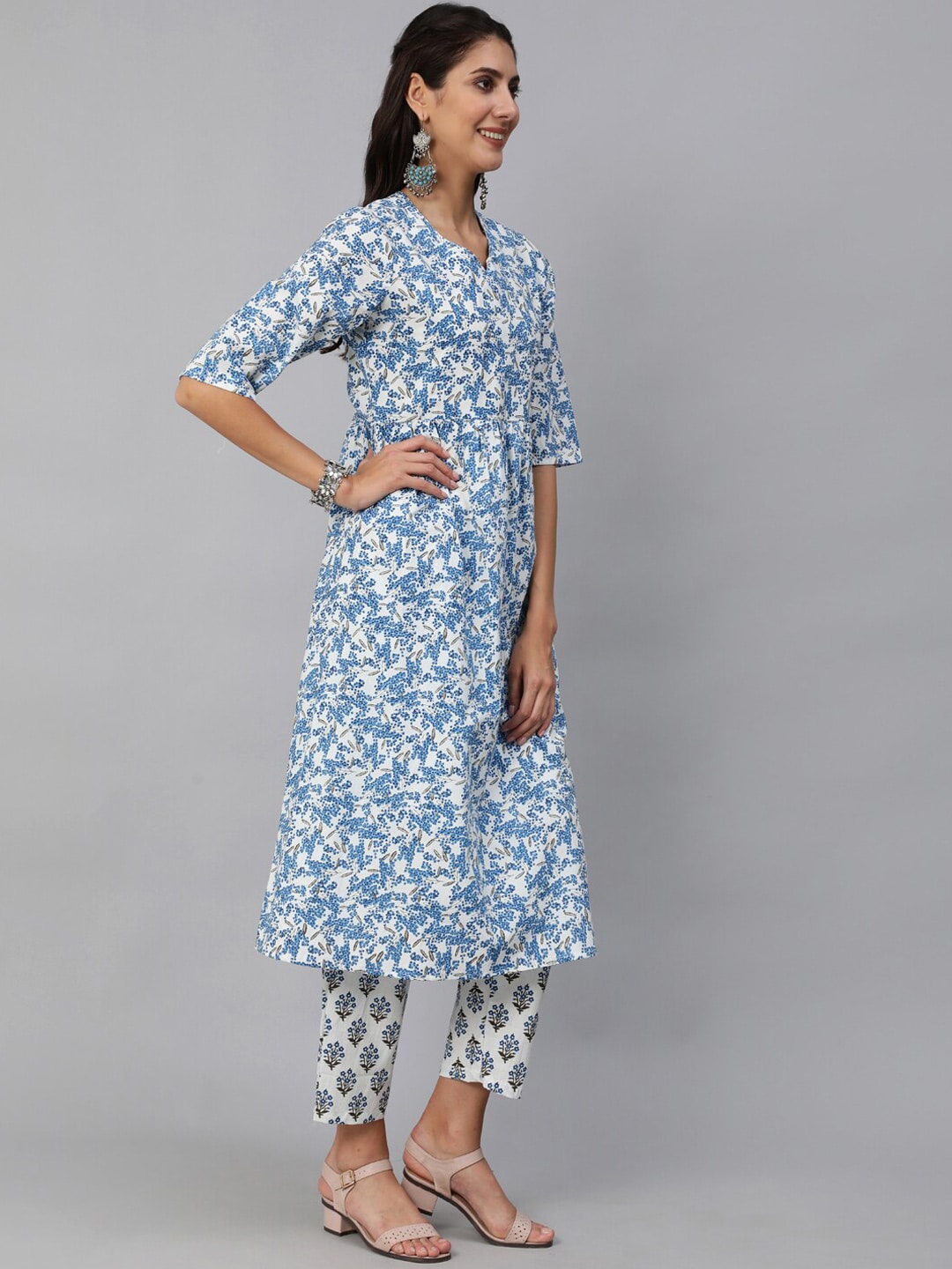 Women Blue & White Floral Printed Kurta Set With Trouser & Dupatta - Image 3