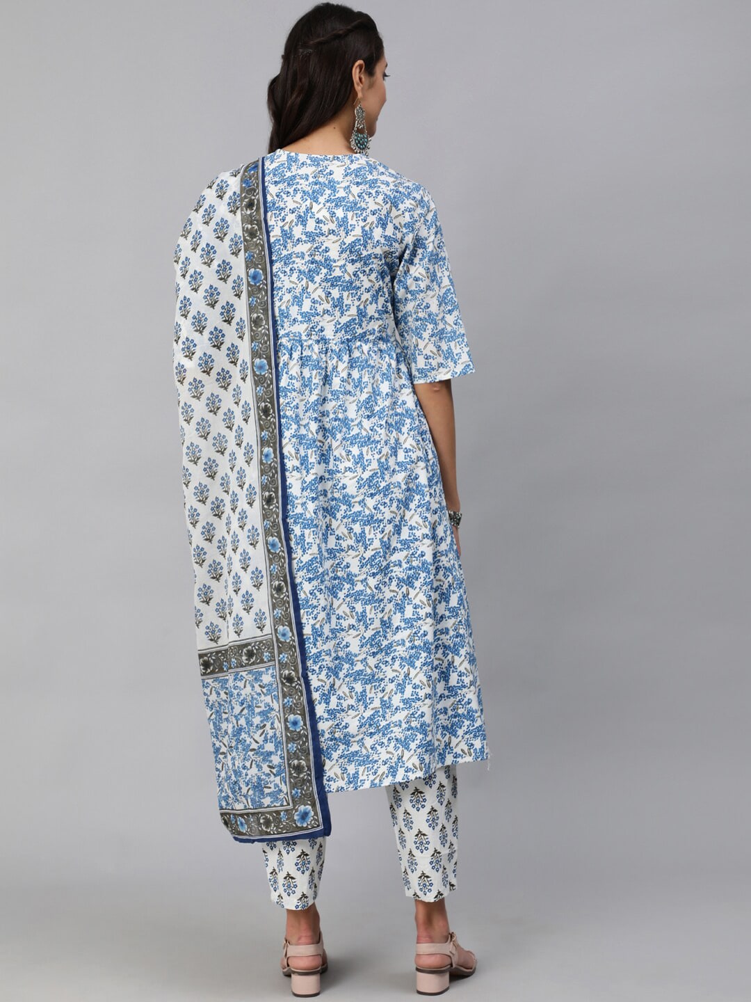Women Blue & White Floral Printed Kurta Set With Trouser & Dupatta - Image 5