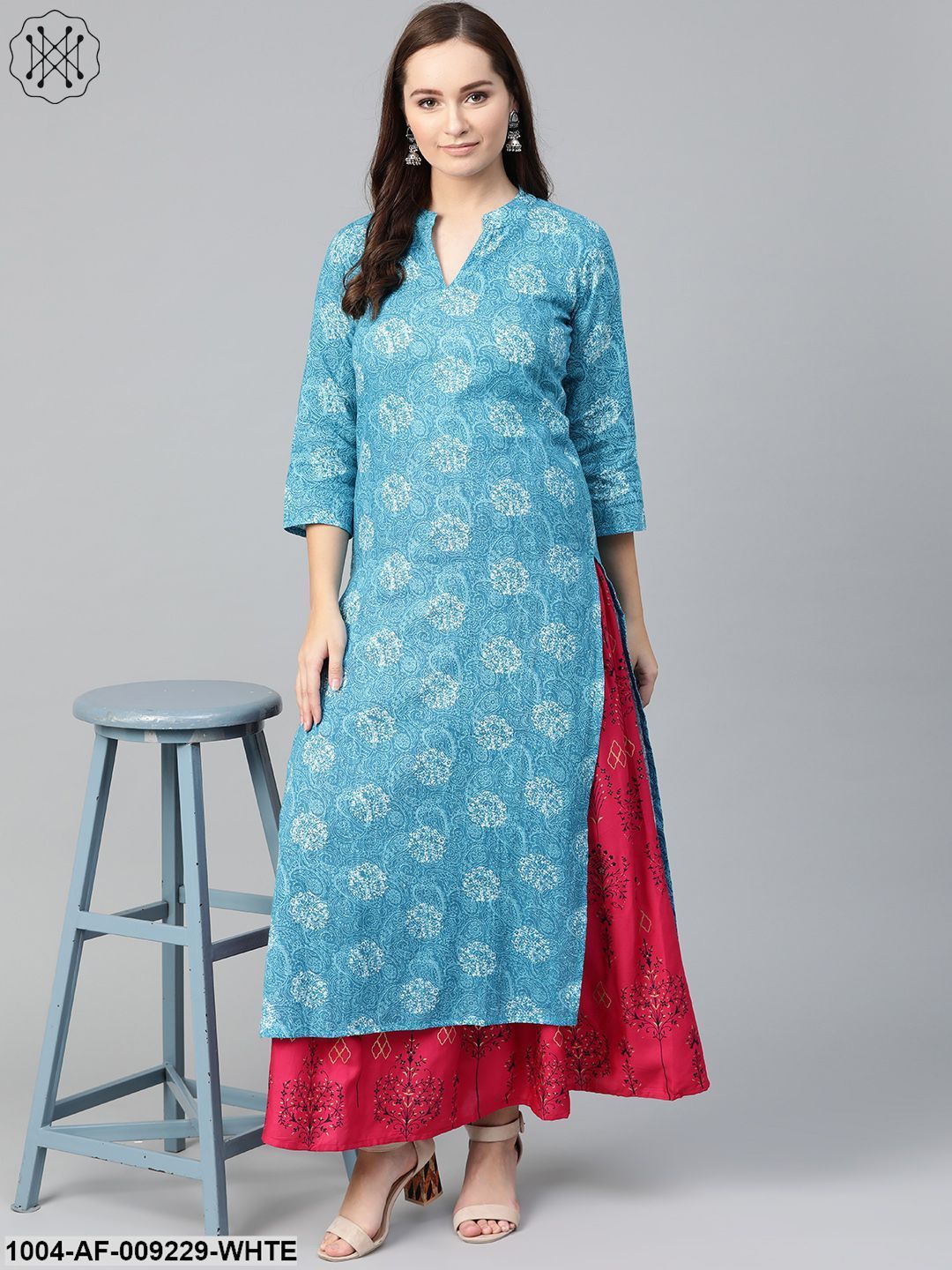 Women Blue & White Straight Paisley Printed Kurta And Skirt Set - Image 2